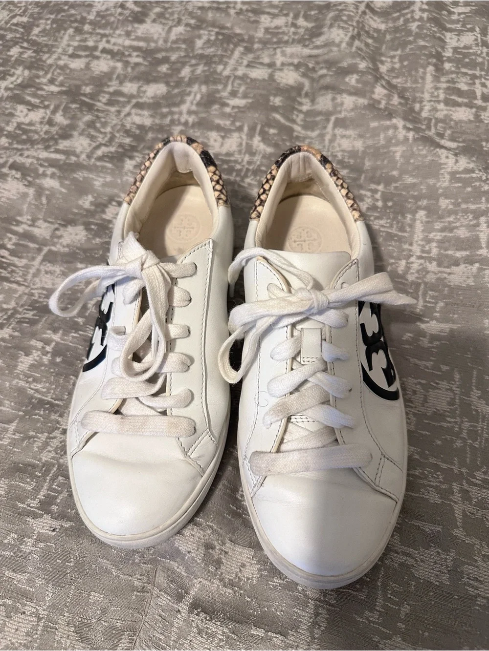 Tory Burch Leigh T-Logo Sneaker Size 5